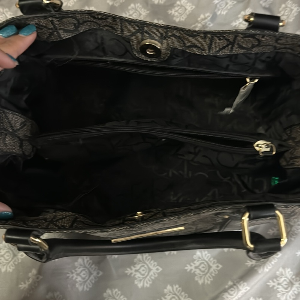 Calvin Klein purse - Picture 5 of 11